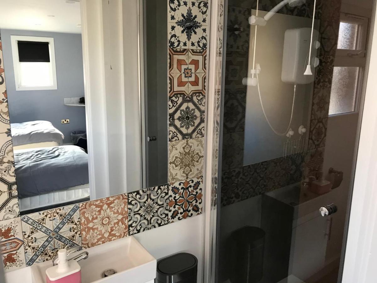 Camera Doppia con Letti Singoli con Bagno