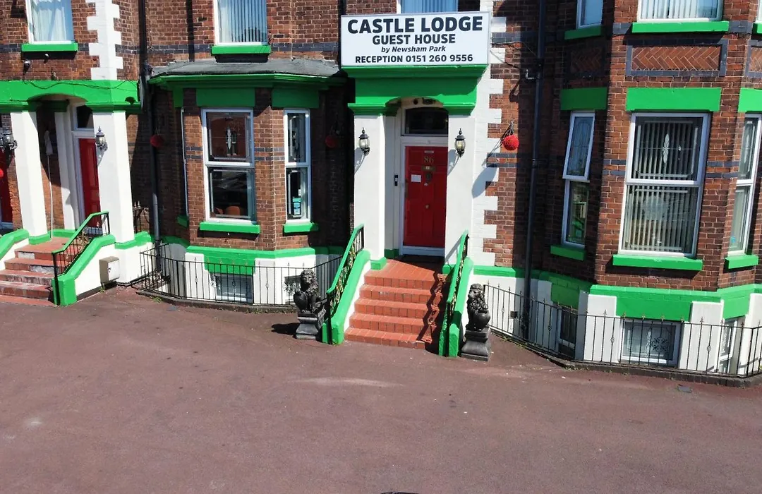 Castle Lodge Guest House 86-88 Sheil Rd L6 3Af-1